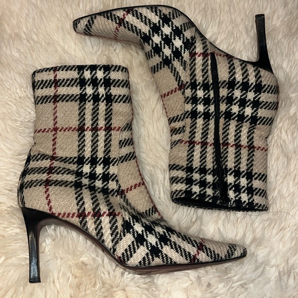 Burberry 2000s Nova Check Tweed Heeled Boot - Picture 2 of 13